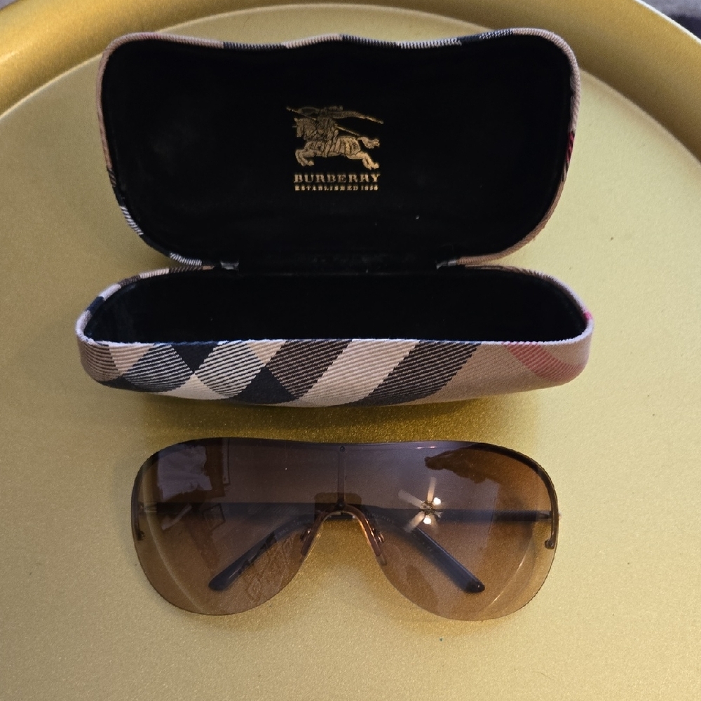 Burberry Brown Gradient Shield Sunglasses with Check Pattern Case